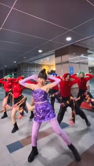 Bo xì bo - Chị @Hoang Thuy Linh cùng Oh Dance Team